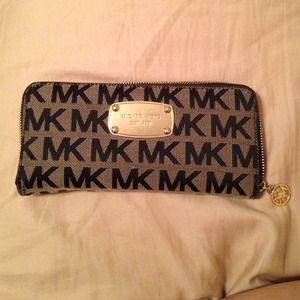 Michael Kors Continental Wallet