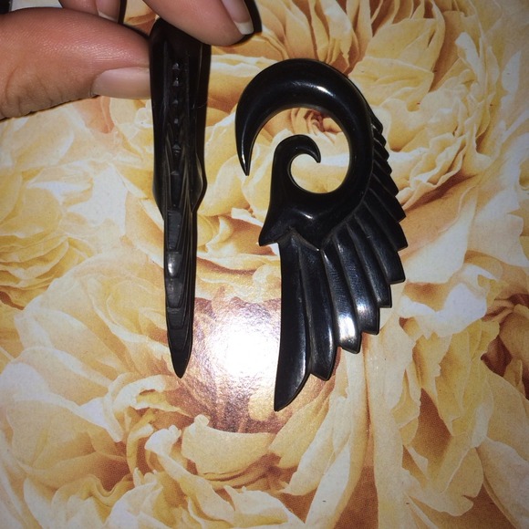 Buffalo Bone Wing Plugs - Picture 2 of 2