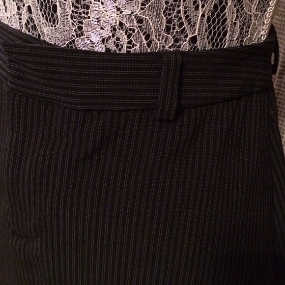 Sold at garage sale🎈🎈Gap skirt - Picture 2 of 3