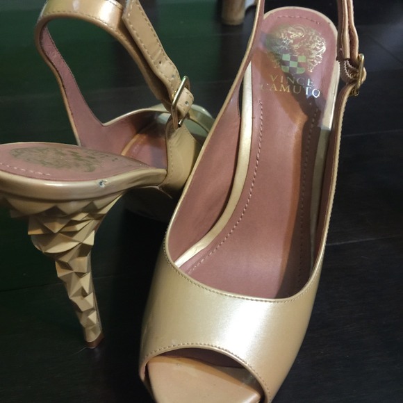 7.5 Champagne/nude Vince Camuto Enita sling backs