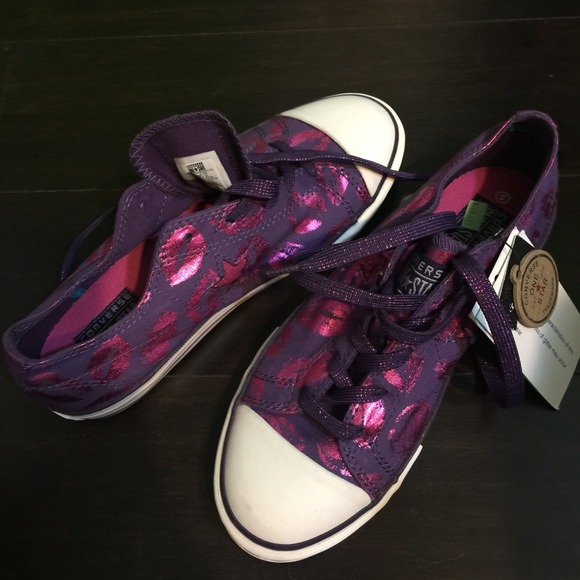 Girls converse size 5 fits women's 7