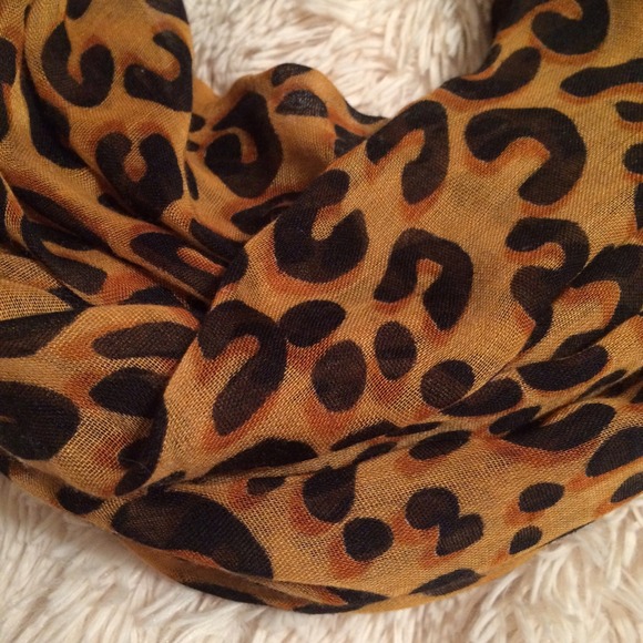 Leopard Infinity Scarf - Picture 2 of 2