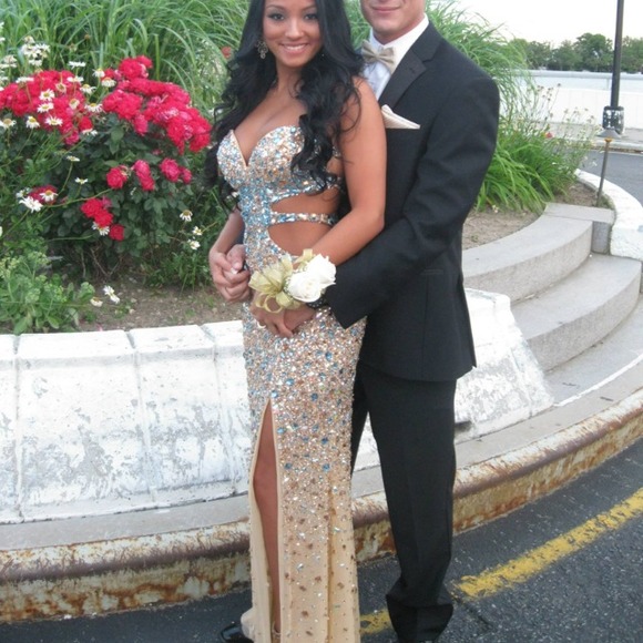 ⬇️Ⓜ️ Sexy Revealing Prom Dress - Picture 3 of 4