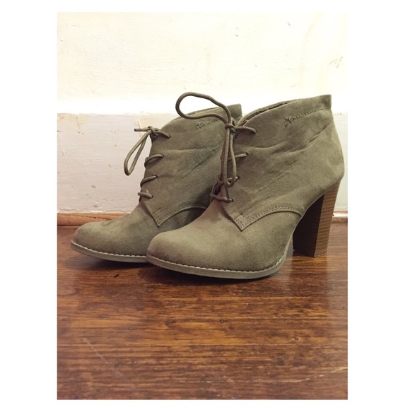 High heel boots