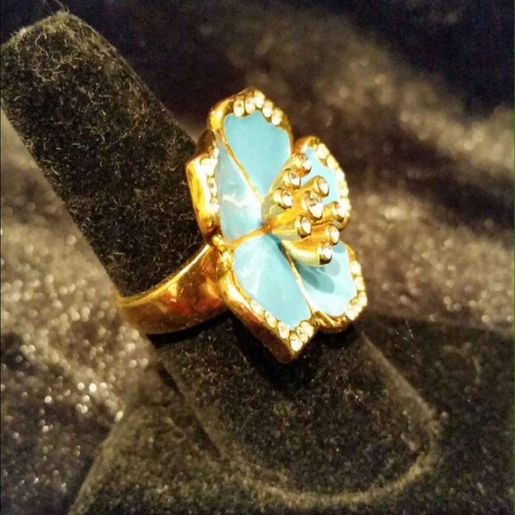 Flower Ring - Picture 2 of 4