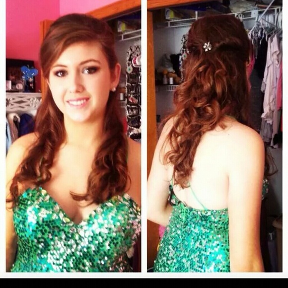 Dresses & Skirts - Green sequin formal prom gown