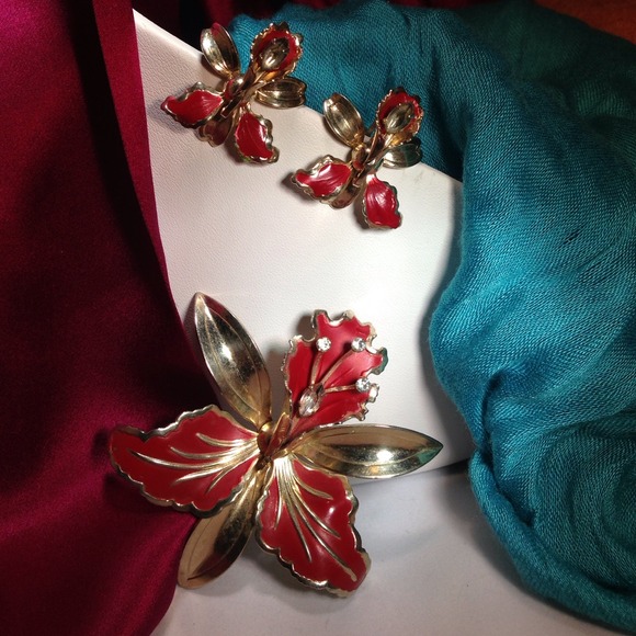 Vintage Jewelry - VINTAGE Gold/Red Orchid Brooch/Earrings