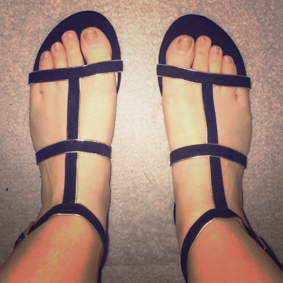✨NEVER WORN✨ Forever 21 Strappy Sandals!!