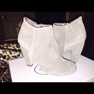 PANELOPE STEVE MADDEN SUEDE BOOTIES