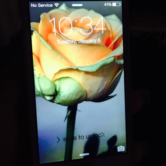 I phone 5s in new condition w box  for @mrspierce