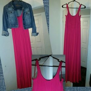 Maxi pink dress.