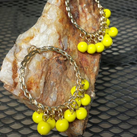 ☆HP☆ Yochi Yellow Cluster Bead Hoop Earrings - Picture 2 of 3