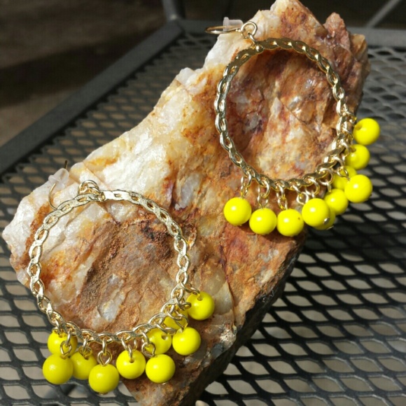 ☆HP☆ Yochi Yellow Cluster Bead Hoop Earrings - Picture 3 of 3