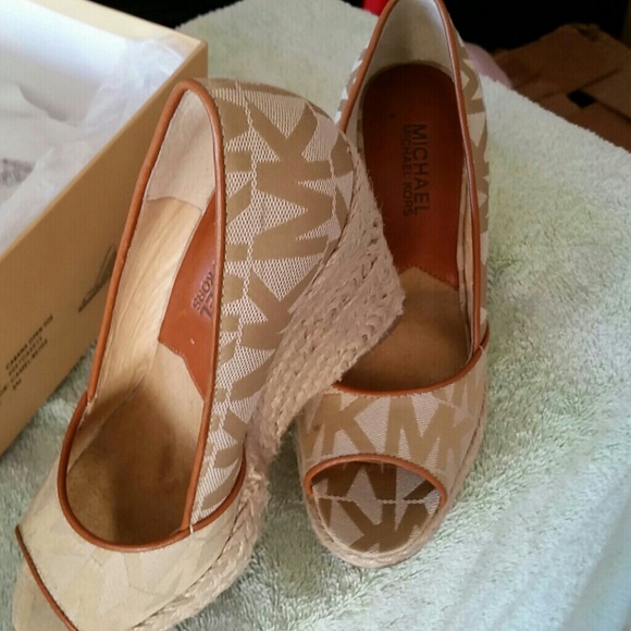 Michael Kors Shoes - Wedges caramel and beige 55 Michael kors
