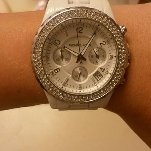MICHAEL KORS WHITE ACRYLIC CHRONOGRAPH CRYSTAL