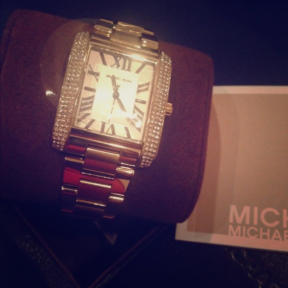 NWT💯Authentic gold Michael Kors watch with box