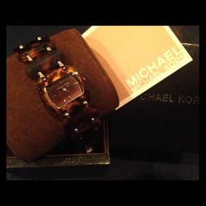 New with tag and box💯Authentic Michael Kors watch