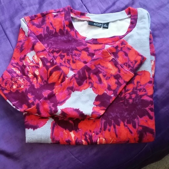 Floral sweat shirt
