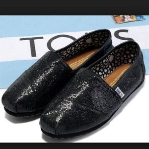 ✨✨ Black Toms ✨✨