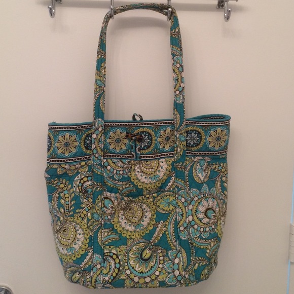 Vera Bradley Vera Tote! in green paisley