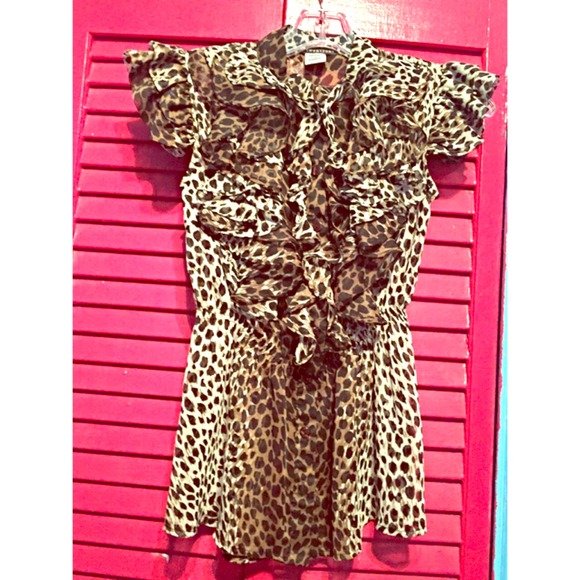 Gorgeous top with ruffles size Small