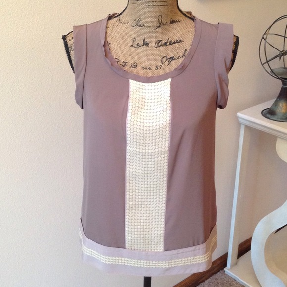 ❌❌SOLD❌❌LOFT sequin accented top - Picture 2 of 4