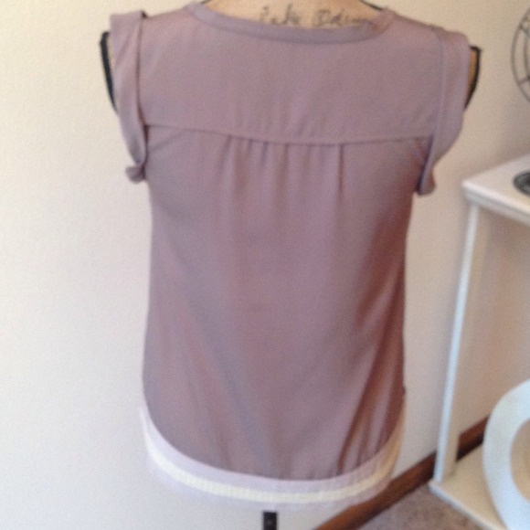 ❌❌SOLD❌❌LOFT sequin accented top - Picture 3 of 4