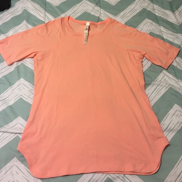 Lululemon coral t-shirt