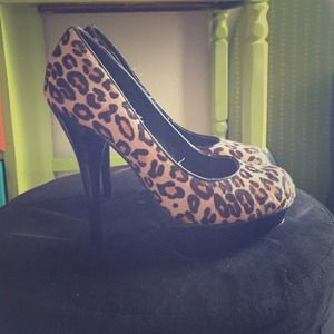 Leopard pumps