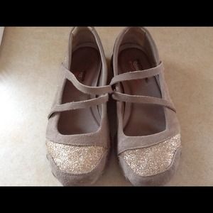 Skechers tan Mary Jane