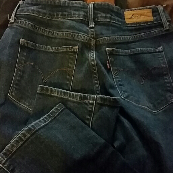 Levis - Picture 2 of 4