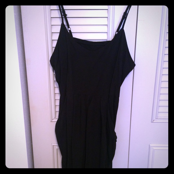 Pocketed little black dress