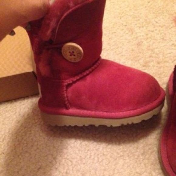 Toddler Uggs Size 6