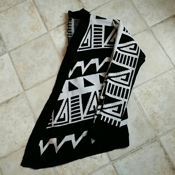 Aztec/ Tribal Pattern Sweater - Picture 2 of 4