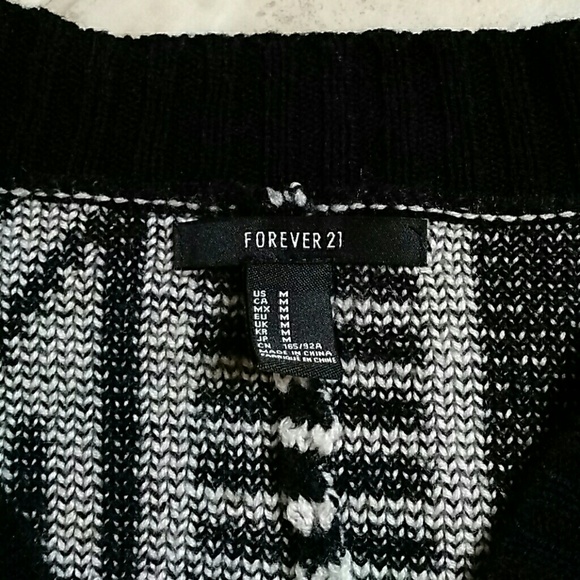 Aztec/ Tribal Pattern Sweater - Picture 3 of 4