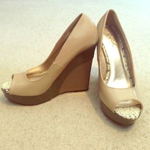 Pump Nude/Green Shoe