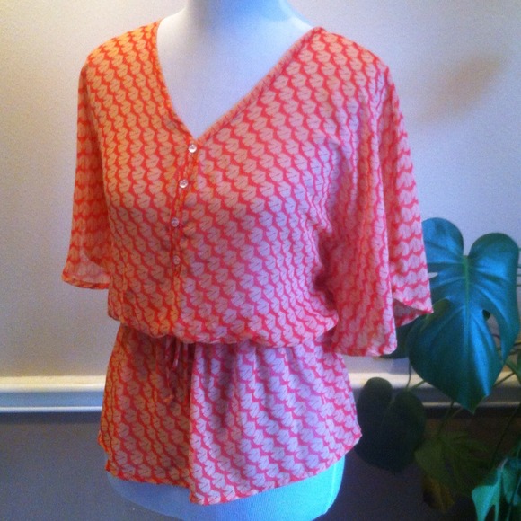 Pretty, feminine blouse - like new