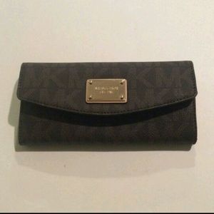 ****sold****Michael kors wallet