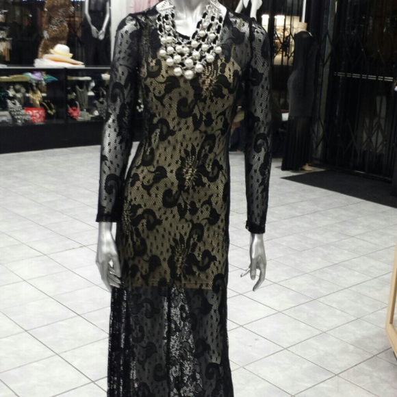 Elegant Lace Dress - Picture 2 of 4