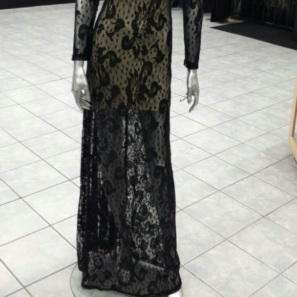 Elegant Lace Dress - Picture 3 of 4