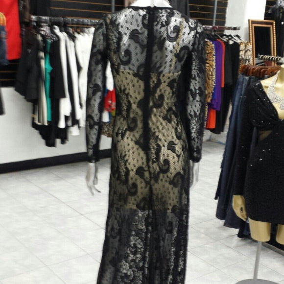 Elegant Lace Dress - Picture 4 of 4