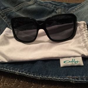 Authentic Oakley Woman's Sunglasses. Black