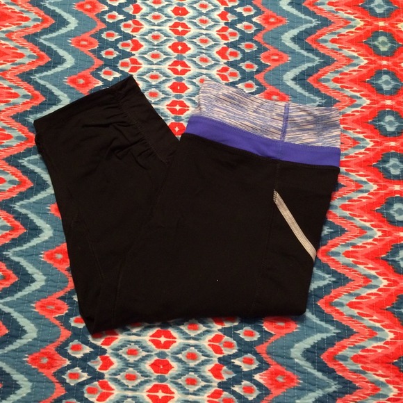 90 Degree fitted blue, black and grey yoga crops