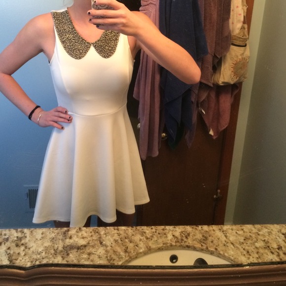 White dress - Picture 3 of 4