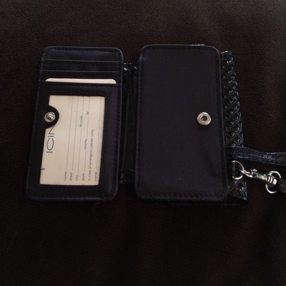 Black wristlet NWOT - Picture 2 of 3
