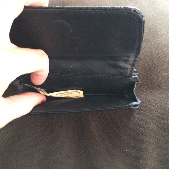 Black wristlet NWOT - Picture 3 of 3