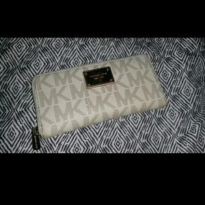 Authentic Michael kors Zip Around Wallet
