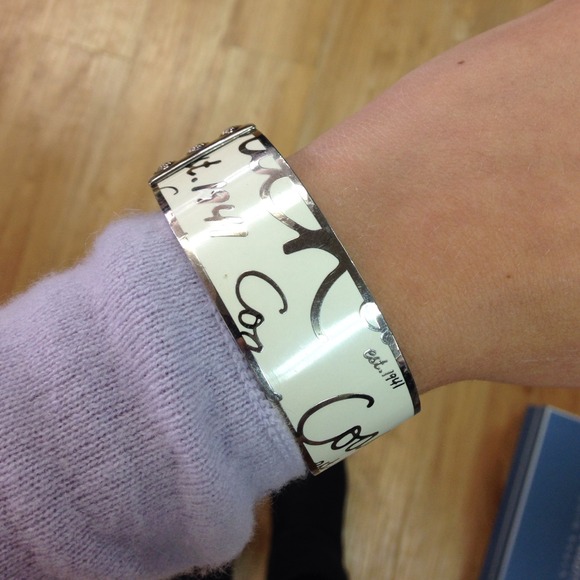 Coach Bracelet - Picture 2 of 4