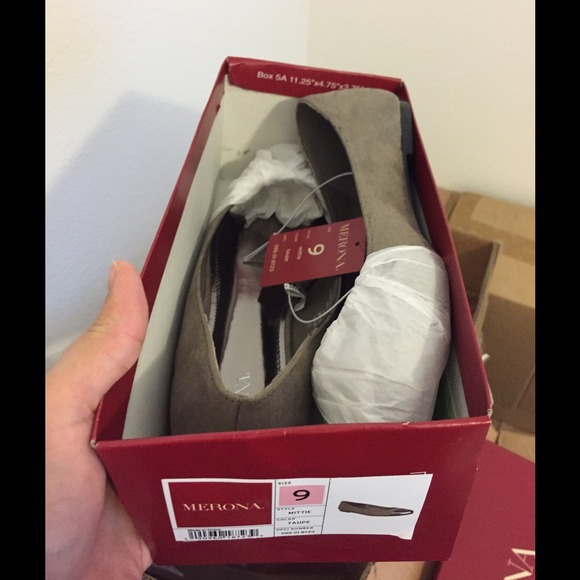 Shoes - Picture 2 of 4