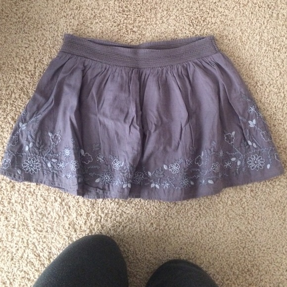 Floral pattern skirt. Free shirt with purchase - Picture 1 of 4